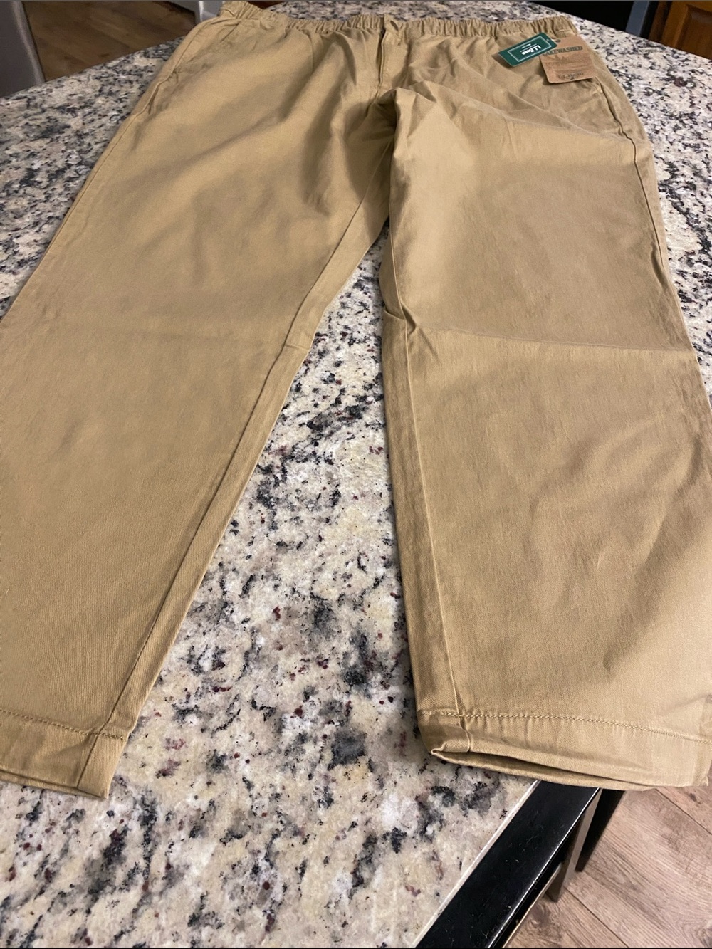 Men's LL Bean Lake washed stretch  Khaki- Durable Comfort (new with tags)